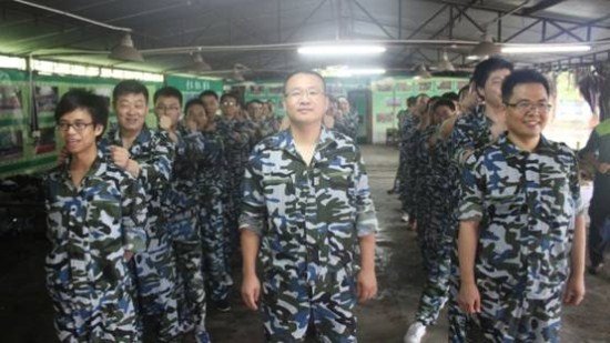 ��ݸ��˾���С�������Ӣ�Ŷӡ���������ʵ����������չ��ѵ�˶�